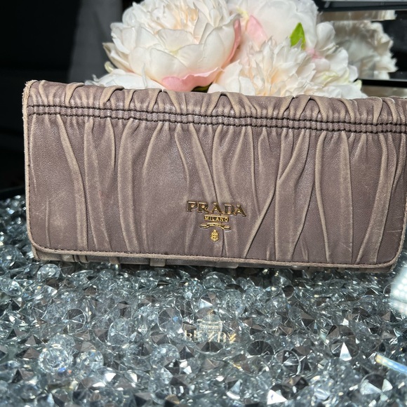 EUC PRADA NAPPA LEATHER WALLET - Picture 3 of 13